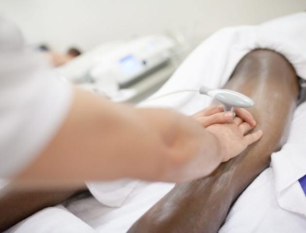 physiotherapist-applying-massage-2022-03-29-23-57-10-utc-3-1024x683